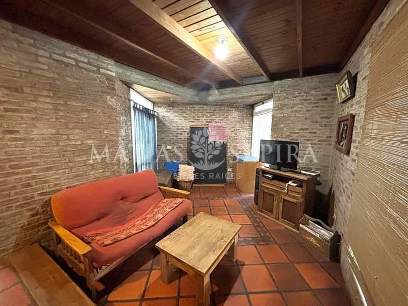 Casa en venta · Villa Gobernador Udaondo, Ituzaingó, GBA Oeste, Provincia de Buenos Aires Casa en venta · Villa Gobernador Udaondo, Ituzaingó, GBA Oeste, Provincia de Buenos Aires