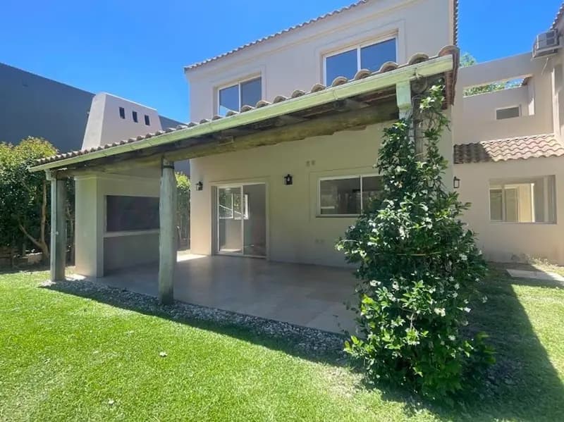 Casa en venta · Saint Matthew´s, Pilar, GBA Norte, Provincia de Buenos Aires Casa en venta · Saint Matthew´s, Pilar, GBA Norte, Provincia de Buenos Aires