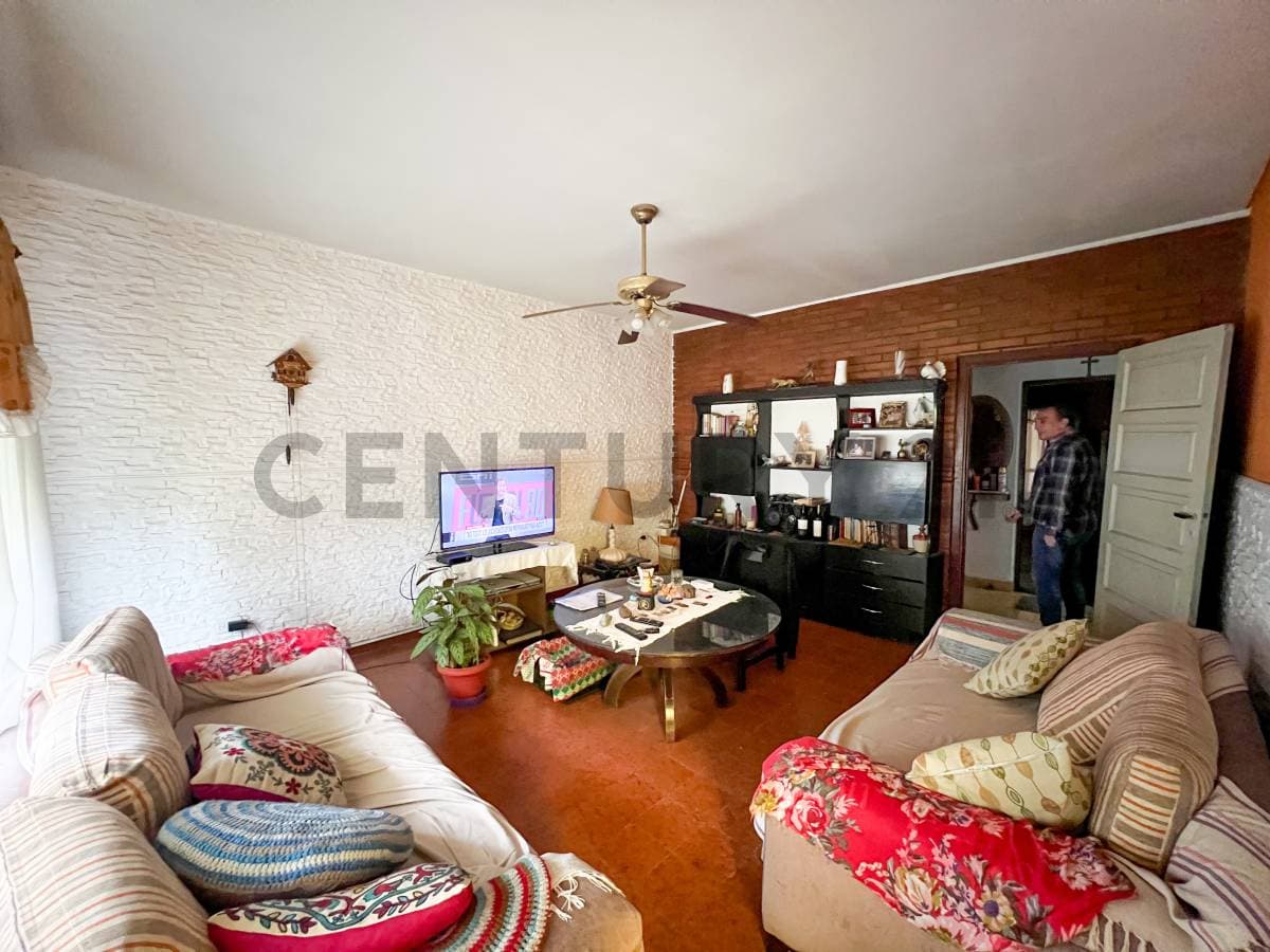 Casa en venta · Castelar, Morón, GBA Oeste, Provincia de Buenos Aires Casa en venta · Castelar, Morón, GBA Oeste, Provincia de Buenos Aires
