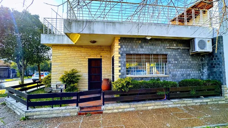 Casa en venta · Castelar, Morón, GBA Oeste, Provincia de Buenos Aires Casa en venta · Castelar, Morón, GBA Oeste, Provincia de Buenos Aires
