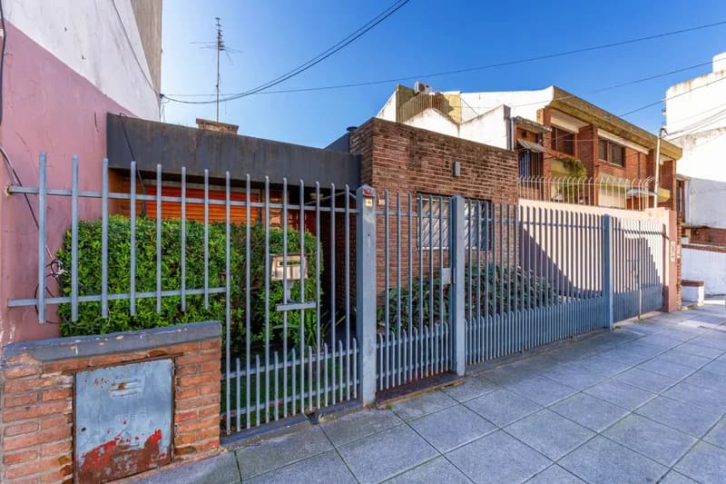 Casa en venta · Caseros, Tres de Febrero, GBA Oeste, Provincia de Buenos Aires Casa en venta · Caseros, Tres de Febrero, GBA Oeste, Provincia de Buenos Aires
