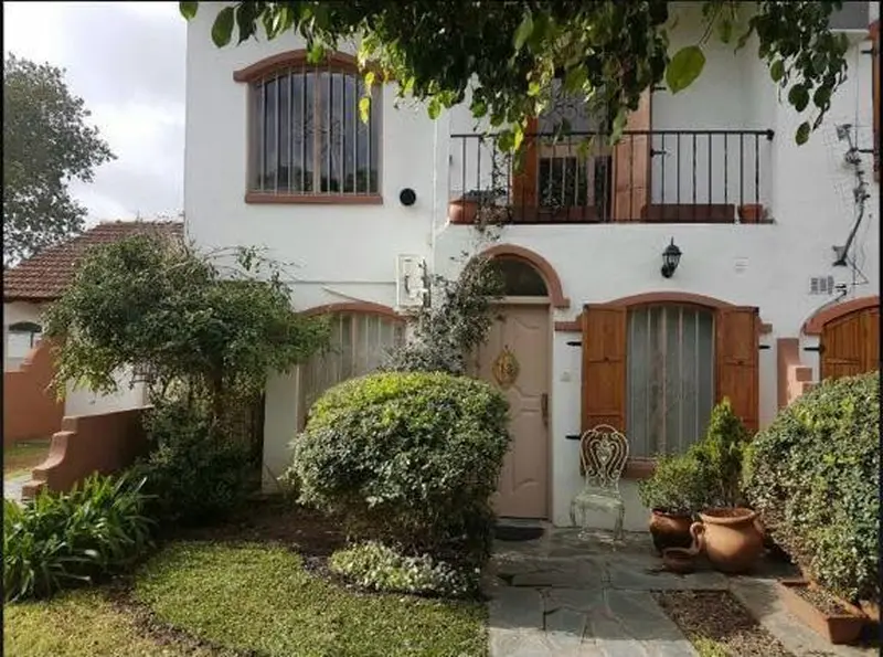 Casa en venta · Hurlingham, GBA Oeste, Provincia de Buenos Aires Casa en venta · Hurlingham, GBA Oeste, Provincia de Buenos Aires