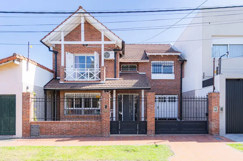 Casa en venta · Villa Sarmiento, Morón, GBA Oeste, Provincia de Buenos Aires Casa en venta · Villa Sarmiento, Morón, GBA Oeste, Provincia de Buenos Aires