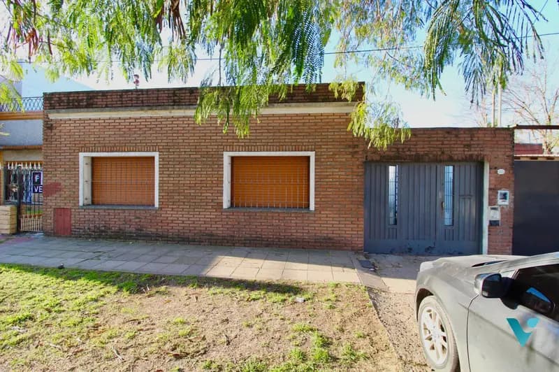 Casa en venta · Castelar, Morón, GBA Oeste, Provincia de Buenos Aires Casa en venta · Castelar, Morón, GBA Oeste, Provincia de Buenos Aires