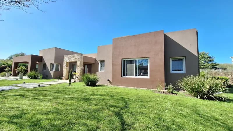 Casa en venta · Haras San Pablo, General Rodriguez, GBA Oeste, Provincia de Buenos Aires Casa en venta · Haras San Pablo, General Rodriguez, GBA Oeste, Provincia de Buenos Aires