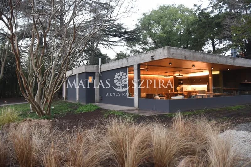 Casa en venta · Villa Gobernador Udaondo, Ituzaingó, GBA Oeste, Provincia de Buenos Aires Casa en venta · Villa Gobernador Udaondo, Ituzaingó, GBA Oeste, Provincia de Buenos Aires