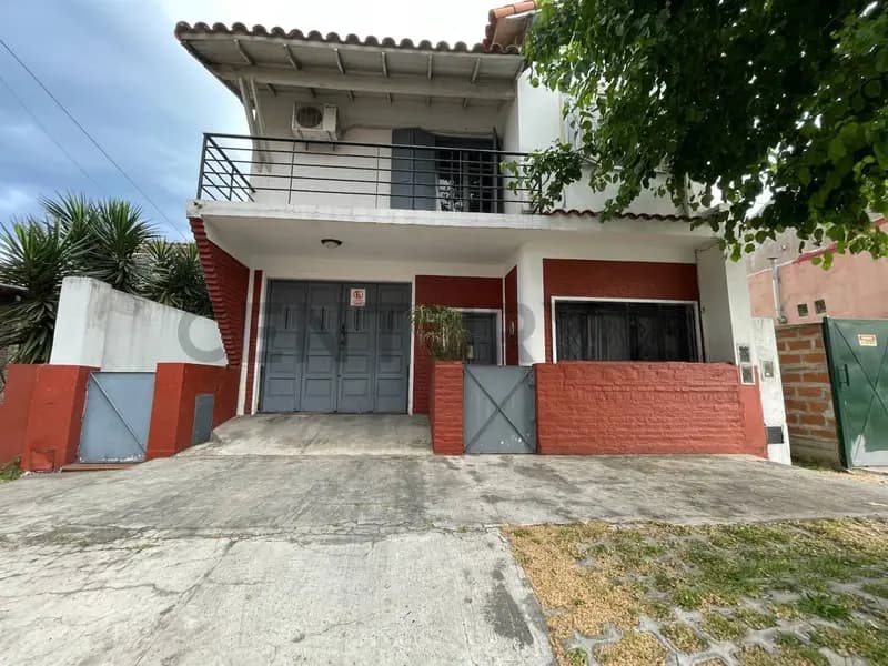 Casa en venta · Temperley, Lomas de Zamora, GBA Sur, Provincia de Buenos Aires Casa en venta · Temperley, Lomas de Zamora, GBA Sur, Provincia de Buenos Aires