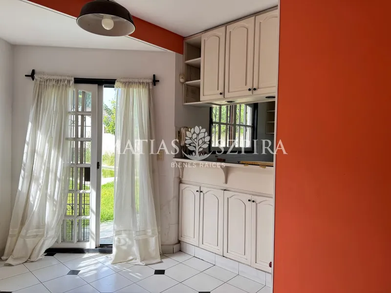 Casa en venta · Castelar Norte, Castelar, Morón, GBA Oeste, Provincia de Buenos Aires Casa en venta · Castelar Norte, Castelar, Morón, GBA Oeste, Provincia de Buenos Aires
