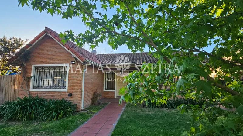 Casa en venta · Villa Gobernador Udaondo, Ituzaingó, GBA Oeste, Provincia de Buenos Aires Casa en venta · Villa Gobernador Udaondo, Ituzaingó, GBA Oeste, Provincia de Buenos Aires