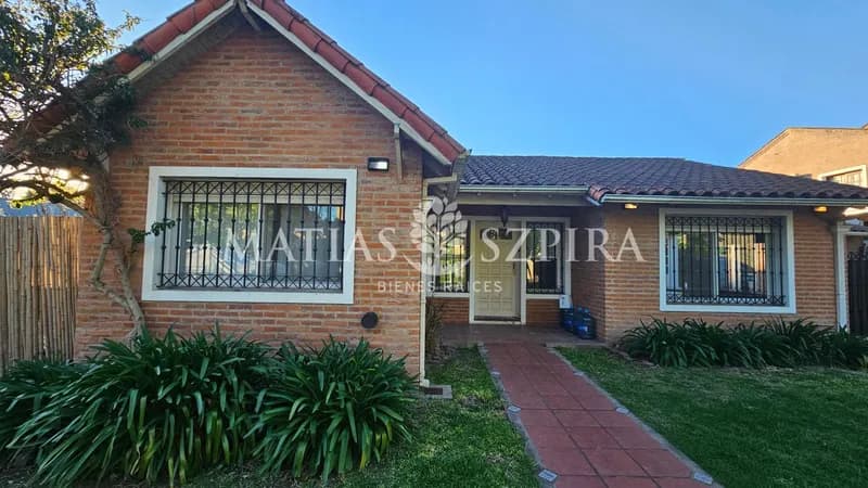 Casa en venta · Villa Gobernador Udaondo, Ituzaingó, GBA Oeste, Provincia de Buenos Aires Casa en venta · Villa Gobernador Udaondo, Ituzaingó, GBA Oeste, Provincia de Buenos Aires