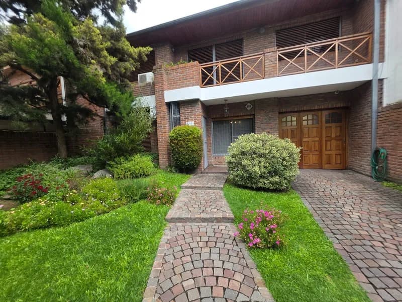 Casa en venta · Haedo, Morón, GBA Oeste, Provincia de Buenos Aires Casa en venta · Haedo, Morón, GBA Oeste, Provincia de Buenos Aires
