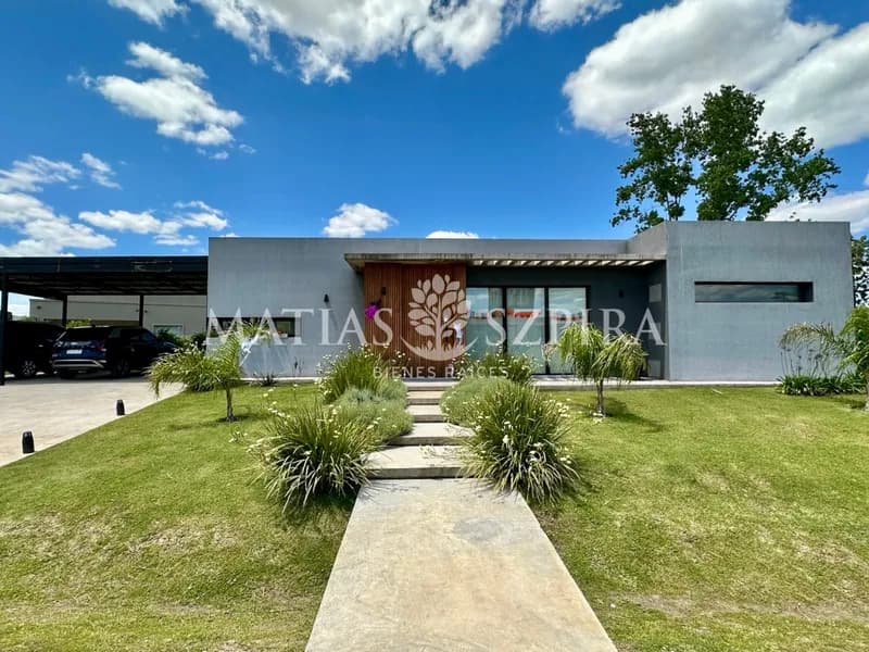 Casa en venta · Fincas de Alvarez, Moreno, GBA Oeste, Provincia de Buenos Aires Casa en venta · Fincas de Alvarez, Moreno, GBA Oeste, Provincia de Buenos Aires