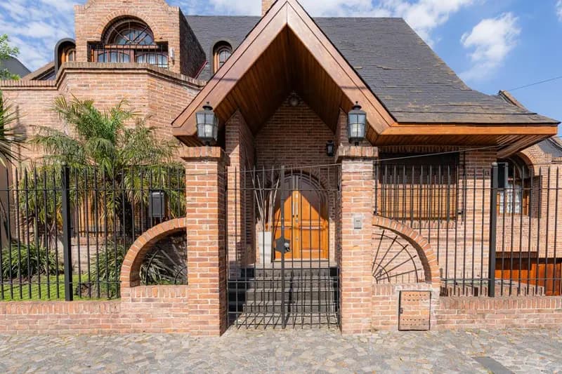 Casa en venta · Villa Sarmiento, Morón, GBA Oeste, Provincia de Buenos Aires Casa en venta · Villa Sarmiento, Morón, GBA Oeste, Provincia de Buenos Aires