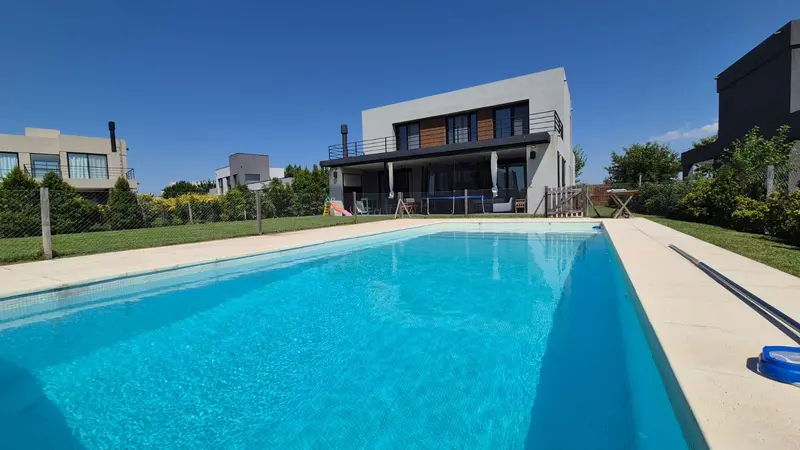Casa en venta · El Cantón, Escobar, GBA Norte, Provincia de Buenos Aires Casa en venta · El Cantón, Escobar, GBA Norte, Provincia de Buenos Aires