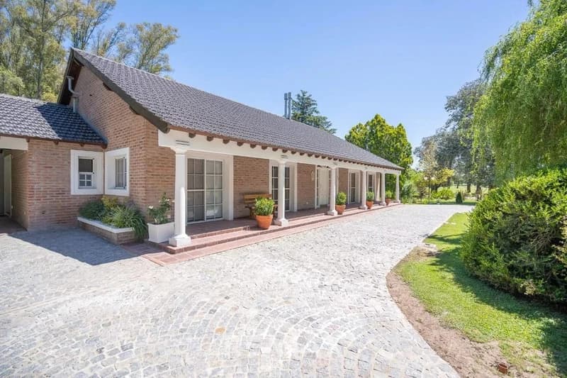 Casa en venta · Luján, GBA Oeste, Provincia de Buenos Aires Casa en venta · Luján, GBA Oeste, Provincia de Buenos Aires