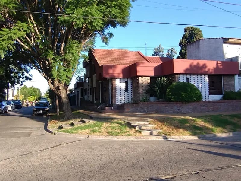 Casa en venta · Castelar, Morón, GBA Oeste, Provincia de Buenos Aires Casa en venta · Castelar, Morón, GBA Oeste, Provincia de Buenos Aires