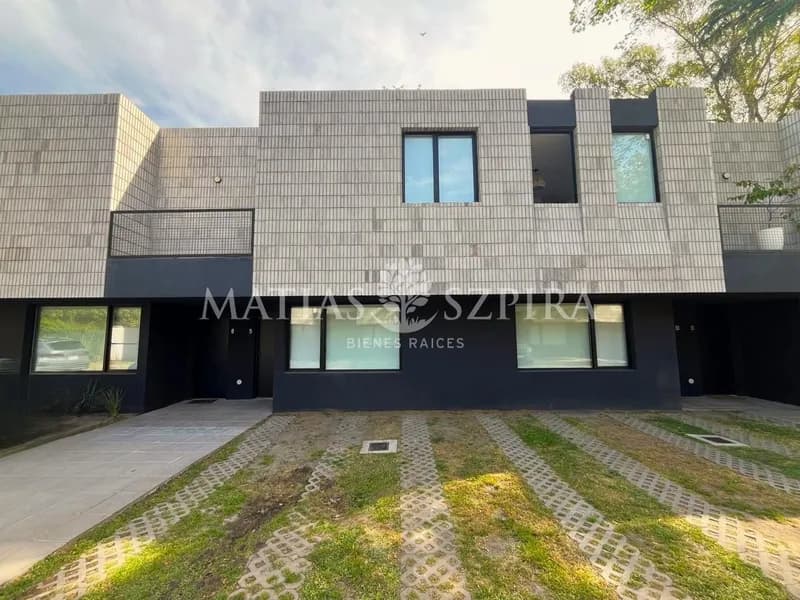 Casa en venta · Barrio Parque Leloir, Ituzaingó, GBA Oeste, Provincia de Buenos Aires Casa en venta · Barrio Parque Leloir, Ituzaingó, GBA Oeste, Provincia de Buenos Aires