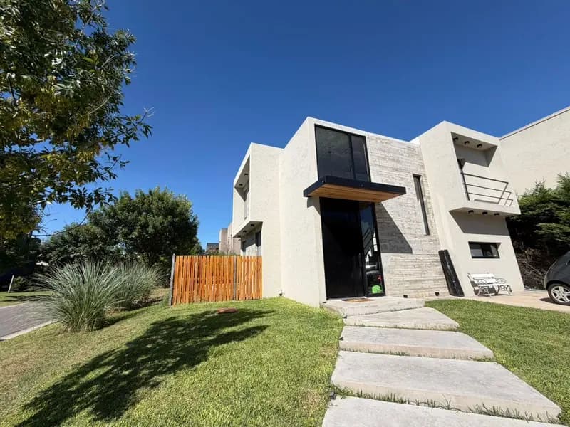 Casa en venta · Grand Bourg, Malvinas Argentinas, GBA Norte, Provincia de Buenos Aires Casa en venta · Grand Bourg, Malvinas Argentinas, GBA Norte, Provincia de Buenos Aires