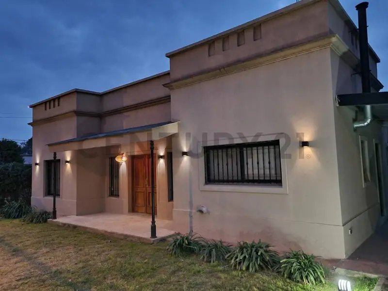 Casa en venta · Luján, GBA Oeste, Provincia de Buenos Aires Casa en venta · Luján, GBA Oeste, Provincia de Buenos Aires