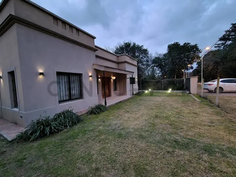 Casa en venta · Luján, GBA Oeste, Provincia de Buenos Aires Casa en venta · Luján, GBA Oeste, Provincia de Buenos Aires