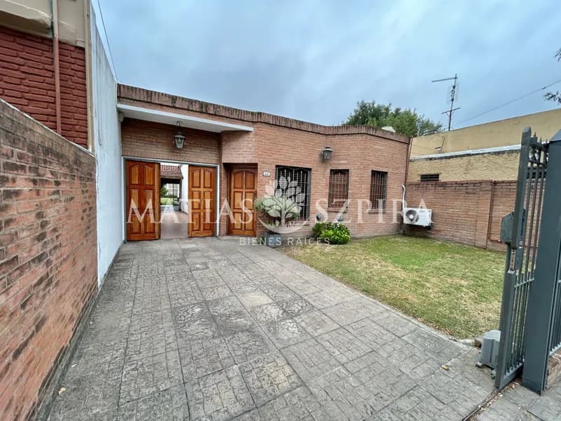 Casa en venta · Ituzaingó Sur, Ituzaingó, GBA Oeste, Provincia de Buenos Aires Casa en venta · Ituzaingó Sur, Ituzaingó, GBA Oeste, Provincia de Buenos Aires