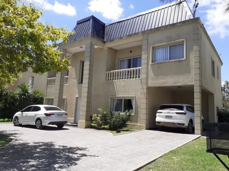 Casa en venta · Ezeiza, GBA Sur, Provincia de Buenos Aires Casa en venta · Ezeiza, GBA Sur, Provincia de Buenos Aires