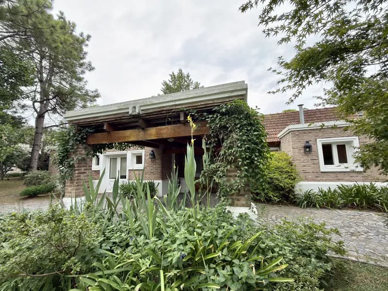 Casa en venta · Luján, GBA Oeste, Provincia de Buenos Aires Casa en venta · Luján, GBA Oeste, Provincia de Buenos Aires
