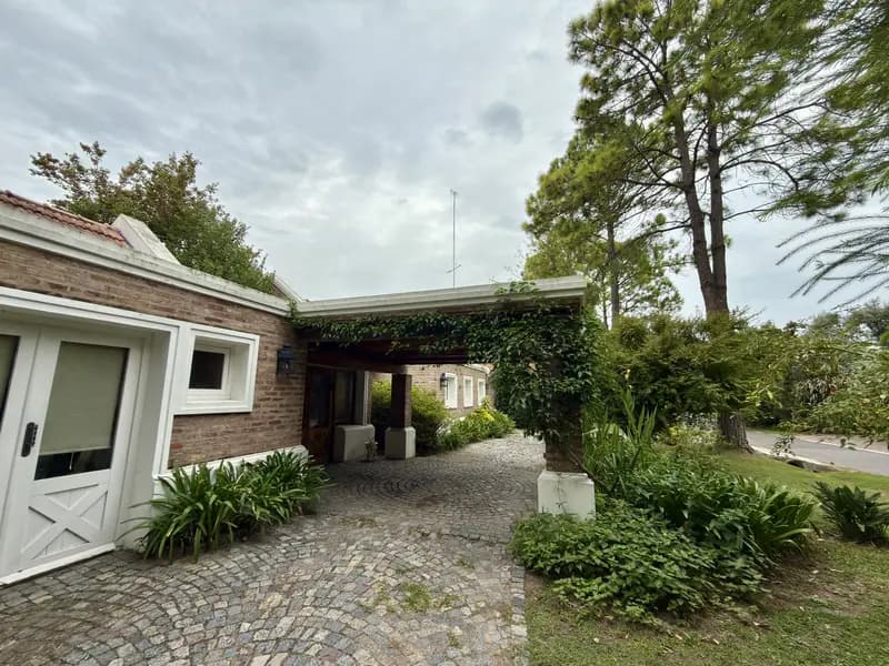 Casa en venta · Luján, GBA Oeste, Provincia de Buenos Aires Casa en venta · Luján, GBA Oeste, Provincia de Buenos Aires
