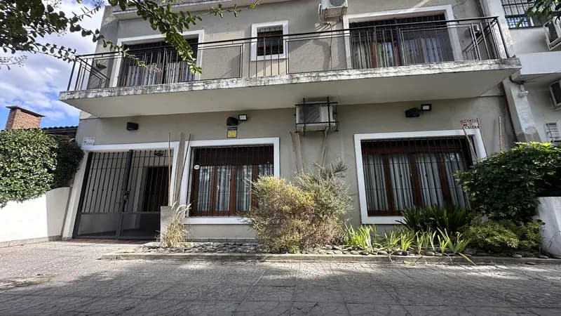Casa en venta · Castelar, Morón, GBA Oeste, Provincia de Buenos Aires Casa en venta · Castelar, Morón, GBA Oeste, Provincia de Buenos Aires