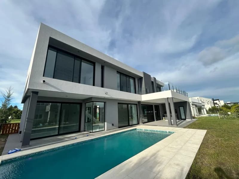 Casa en venta · El Principado, San Vicente, GBA Sur, Provincia de Buenos Aires Casa en venta · El Principado, San Vicente, GBA Sur, Provincia de Buenos Aires