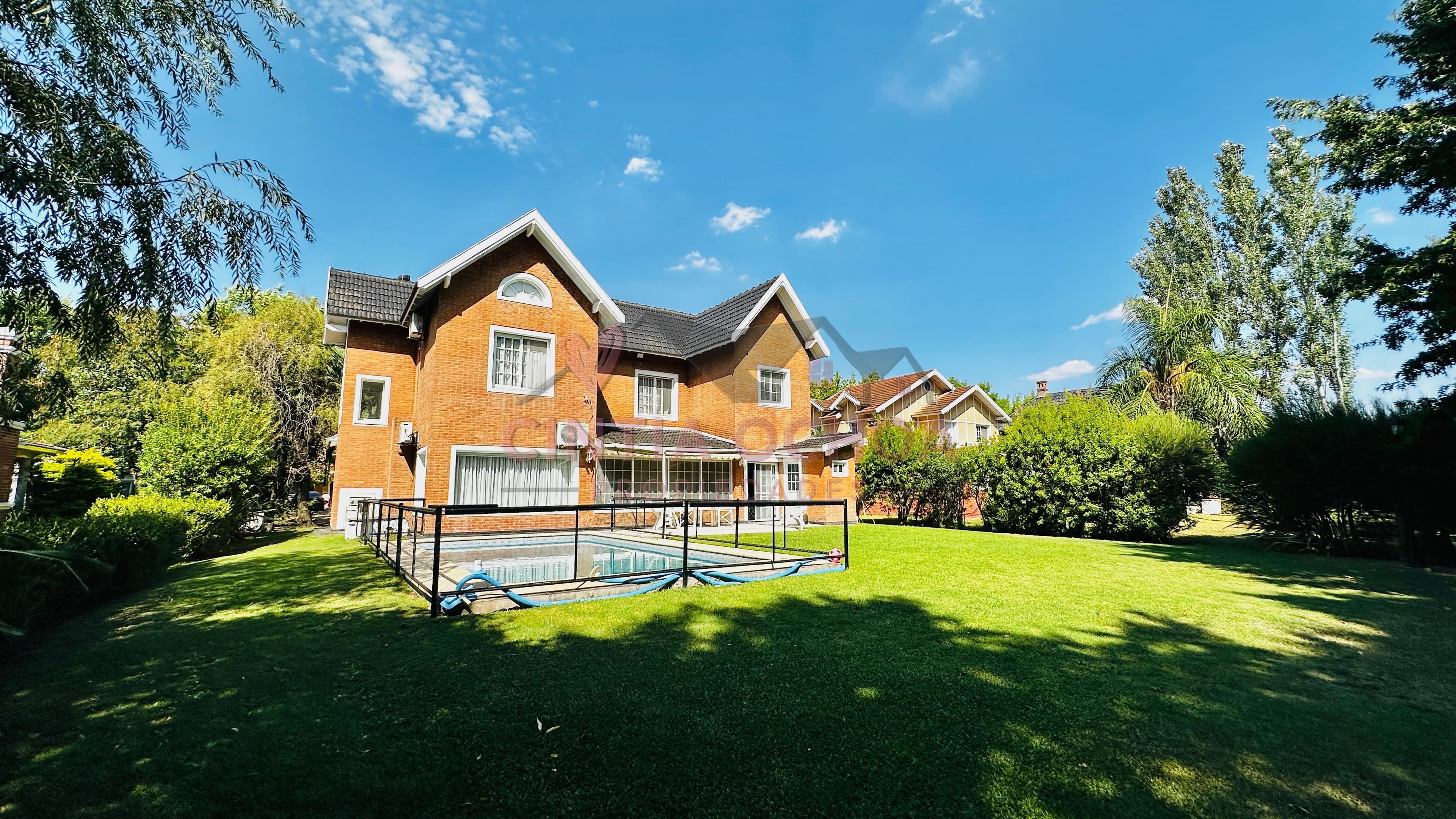Casa en venta · Ezeiza, GBA Sur, Provincia de Buenos Aires Casa en venta · Ezeiza, GBA Sur, Provincia de Buenos Aires