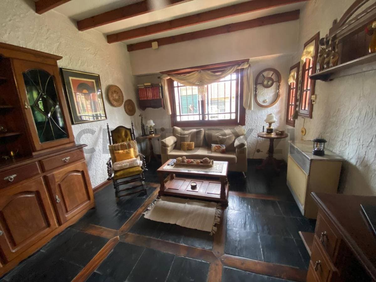 Casa en venta · Banfield, Lomas de Zamora, GBA Sur, Provincia de Buenos Aires Casa en venta · Banfield, Lomas de Zamora, GBA Sur, Provincia de Buenos Aires