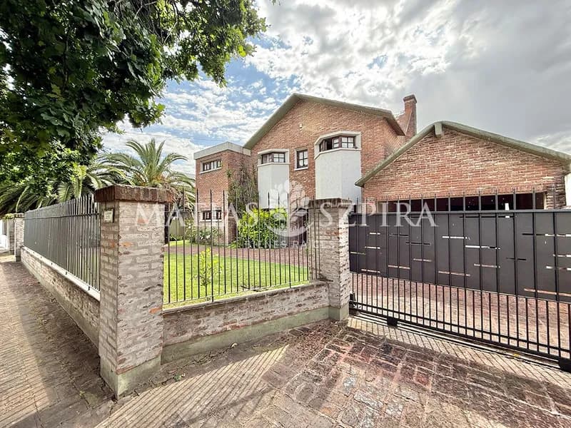 Casa en venta · Castelar Norte, Castelar, Morón, GBA Oeste, Provincia de Buenos Aires Casa en venta · Castelar Norte, Castelar, Morón, GBA Oeste, Provincia de Buenos Aires