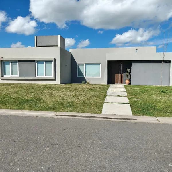 Casa en venta · San Sebastián, Escobar, GBA Norte, Provincia de Buenos Aires Casa en venta · San Sebastián, Escobar, GBA Norte, Provincia de Buenos Aires