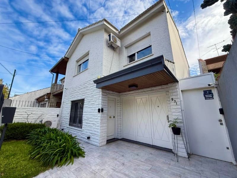 Casa en venta · Villa Sarmiento, Morón, GBA Oeste, Provincia de Buenos Aires Casa en venta · Villa Sarmiento, Morón, GBA Oeste, Provincia de Buenos Aires