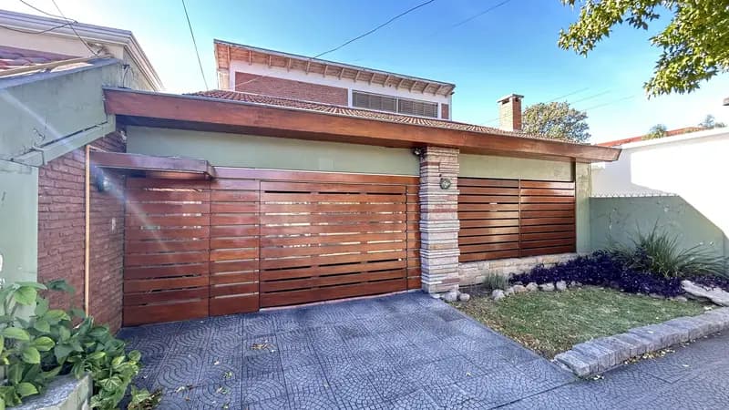 Casa en venta · Castelar, Morón, GBA Oeste, Provincia de Buenos Aires Casa en venta · Castelar, Morón, GBA Oeste, Provincia de Buenos Aires