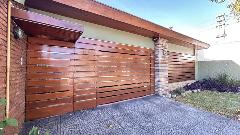 Casa en venta · Castelar, Morón, GBA Oeste, Provincia de Buenos Aires Casa en venta · Castelar, Morón, GBA Oeste, Provincia de Buenos Aires