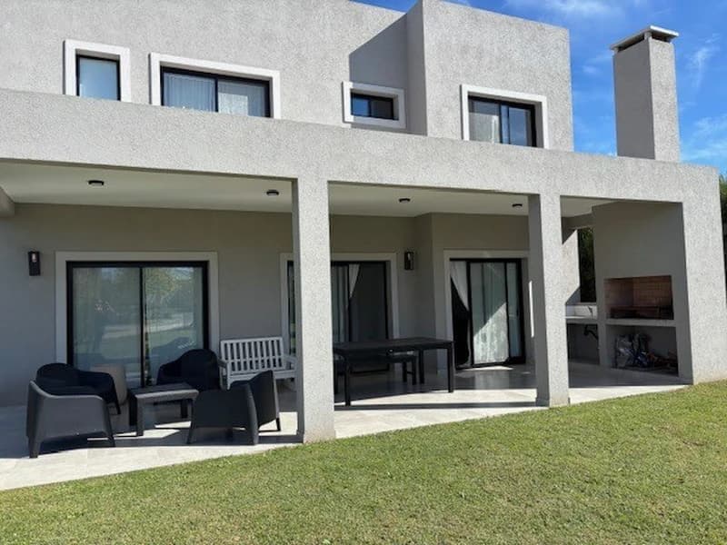Casa en venta · El Cantón, Escobar, GBA Norte, Provincia de Buenos Aires Casa en venta · El Cantón, Escobar, GBA Norte, Provincia de Buenos Aires