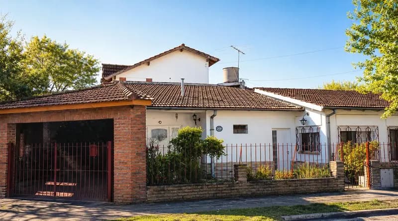 Casa en venta · Hurlingham, GBA Oeste, Provincia de Buenos Aires Casa en venta · Hurlingham, GBA Oeste, Provincia de Buenos Aires