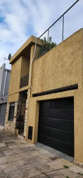 Casa en venta · Villa Sarmiento, Morón, GBA Oeste, Provincia de Buenos Aires Casa en venta · Villa Sarmiento, Morón, GBA Oeste, Provincia de Buenos Aires