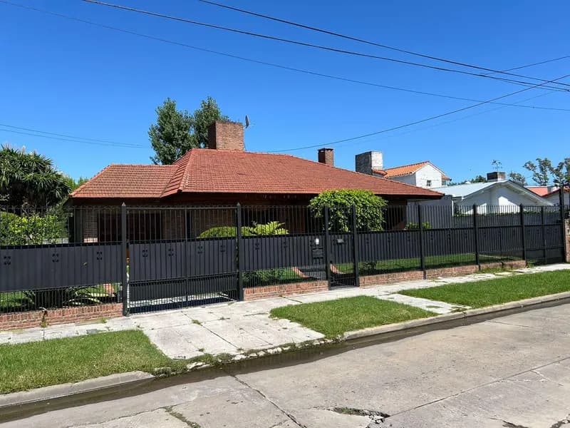 Casa en venta · Los Troncos del Talar, Tigre, GBA Norte, Provincia de Buenos Aires Casa en venta · Los Troncos del Talar, Tigre, GBA Norte, Provincia de Buenos Aires