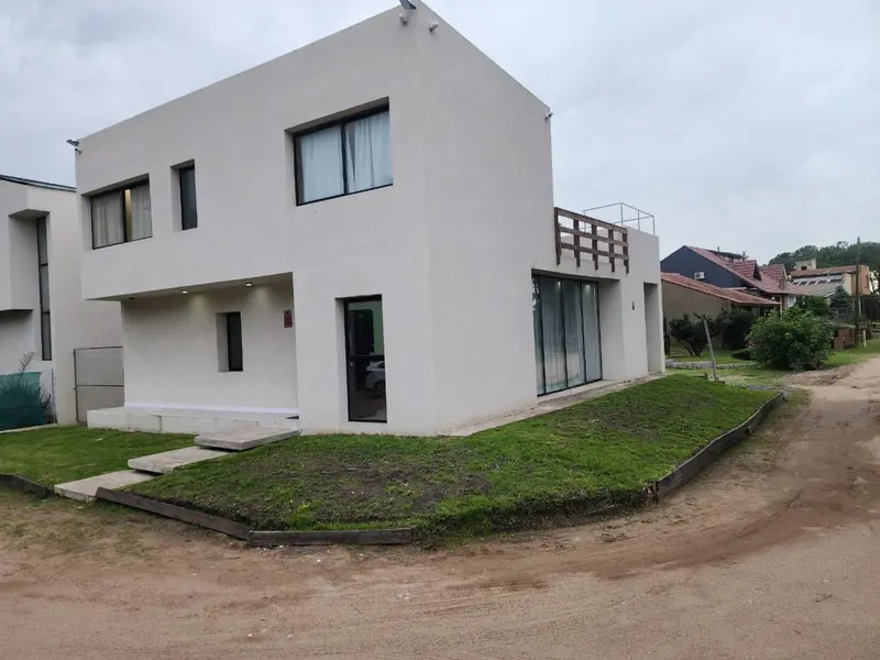 Casa en venta · Pinamar, Costa Atlántica, Provincia de Buenos Aires Casa en venta · Pinamar, Costa Atlántica, Provincia de Buenos Aires