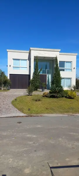Casa en venta · Ezeiza, GBA Sur, Provincia de Buenos Aires Casa en venta · Ezeiza, GBA Sur, Provincia de Buenos Aires