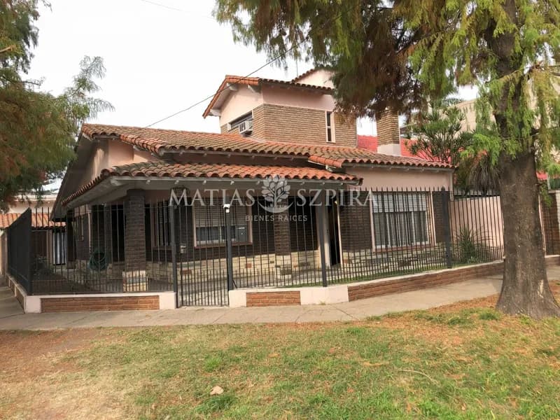Casa en venta · Castelar Norte, Castelar, Morón, GBA Oeste, Provincia de Buenos Aires Casa en venta · Castelar Norte, Castelar, Morón, GBA Oeste, Provincia de Buenos Aires