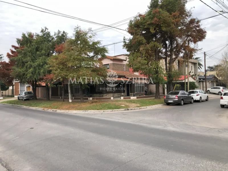 Casa en venta · Castelar Norte, Castelar, Morón, GBA Oeste, Provincia de Buenos Aires Casa en venta · Castelar Norte, Castelar, Morón, GBA Oeste, Provincia de Buenos Aires