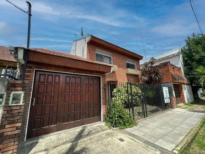Casa en venta · Castelar Norte, Castelar, Morón, GBA Oeste, Provincia de Buenos Aires Casa en venta · Castelar Norte, Castelar, Morón, GBA Oeste, Provincia de Buenos Aires