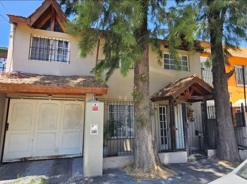 Casa en venta · Villa Gobernador Udaondo, Ituzaingó, GBA Oeste, Provincia de Buenos Aires Casa en venta · Villa Gobernador Udaondo, Ituzaingó, GBA Oeste, Provincia de Buenos Aires