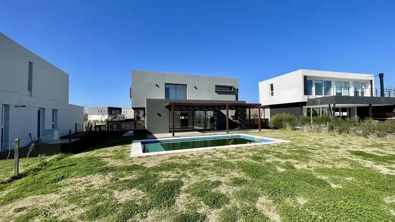 Casa en venta · Puertos del Lago - Acacias, Escobar, GBA Norte, Provincia de Buenos Aires Casa en venta · Puertos del Lago - Acacias, Escobar, GBA Norte, Provincia de Buenos Aires