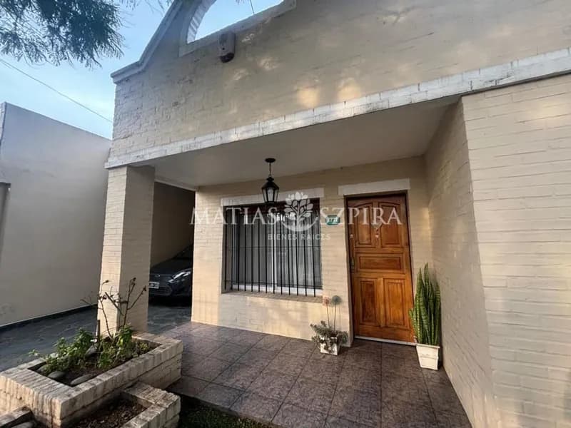 Casa en venta · Castelar Norte, Castelar, Morón, GBA Oeste, Provincia de Buenos Aires Casa en venta · Castelar Norte, Castelar, Morón, GBA Oeste, Provincia de Buenos Aires