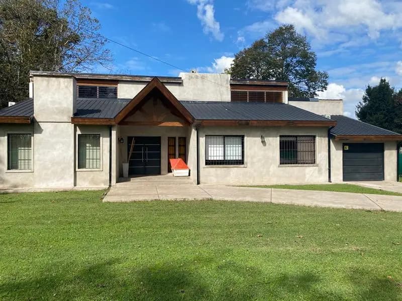 Casa en venta · Pontevedra, Merlo, GBA Oeste, Provincia de Buenos Aires Casa en venta · Pontevedra, Merlo, GBA Oeste, Provincia de Buenos Aires